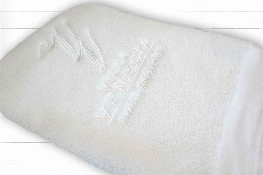 Customized bath towels with embroidery