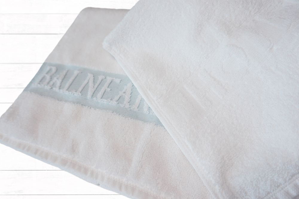 Customized bath towel with risen effect Jacquard or border